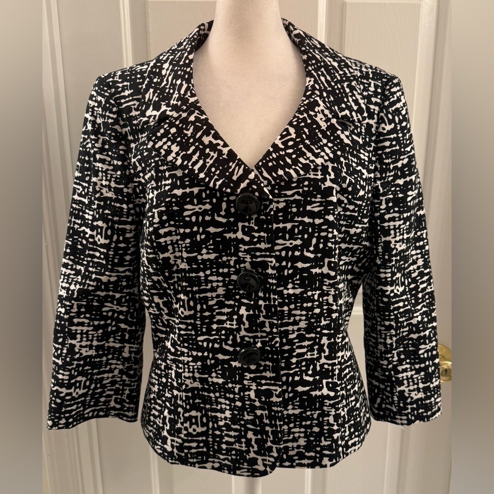 Tahari Arthur S. Levine Blazer Womens Size 12Petite Black White 3 Button Jacket